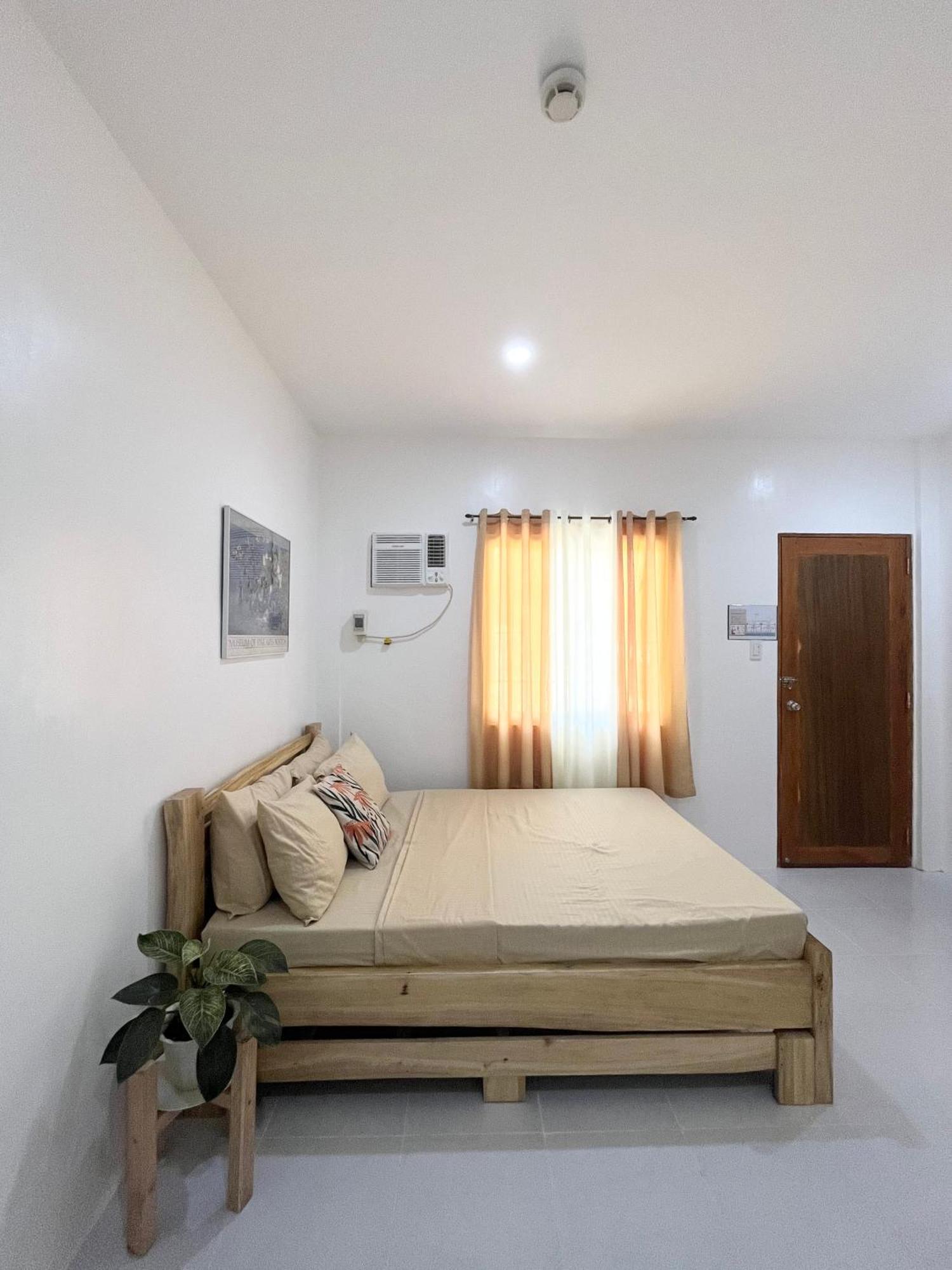 Sunnydale Apartelle -Room Accommodation Near Calatagan Beach Resorts Batangas Buitenkant foto