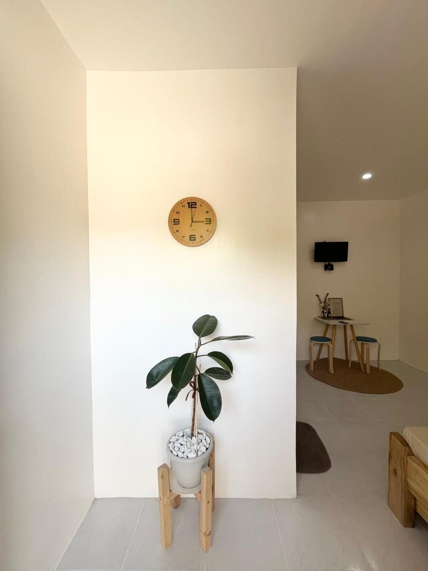 Sunnydale Apartelle -Room Accommodation Near Calatagan Beach Resorts Batangas Buitenkant foto