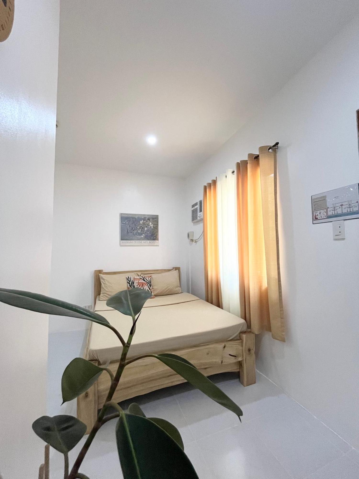 Sunnydale Apartelle -Room Accommodation Near Calatagan Beach Resorts Batangas Buitenkant foto