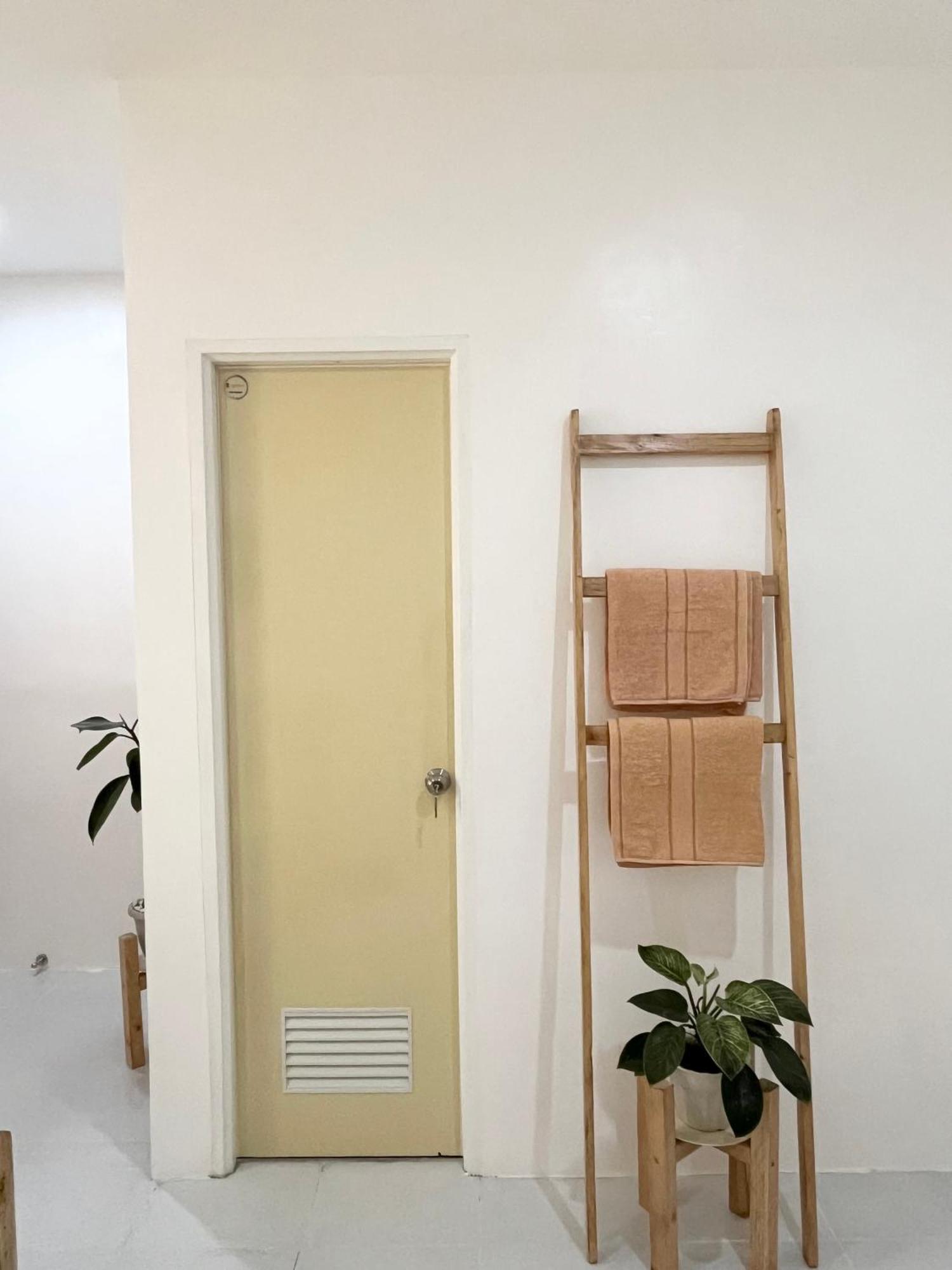 Sunnydale Apartelle -Room Accommodation Near Calatagan Beach Resorts Batangas Buitenkant foto