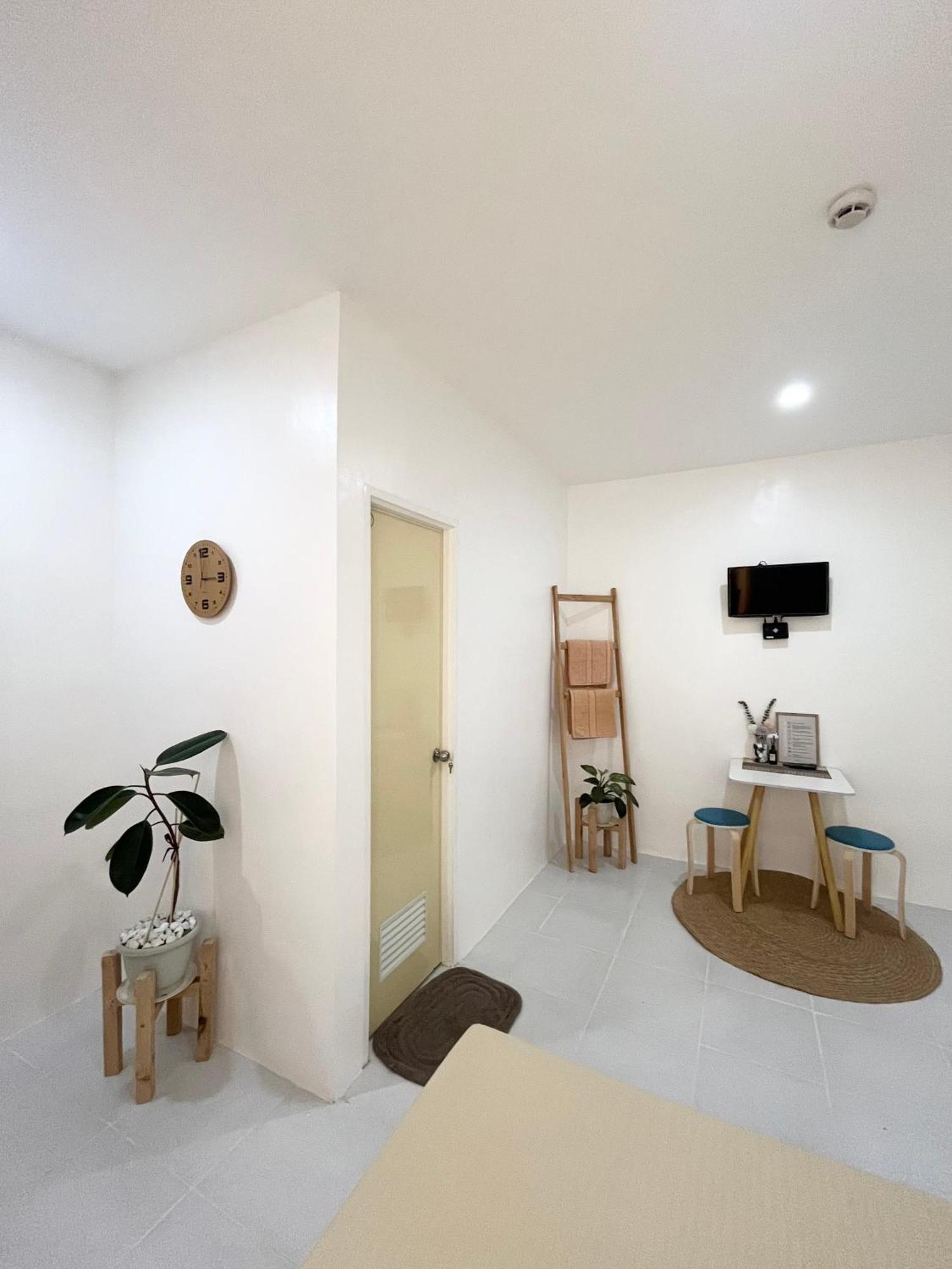 Sunnydale Apartelle -Room Accommodation Near Calatagan Beach Resorts Batangas Buitenkant foto
